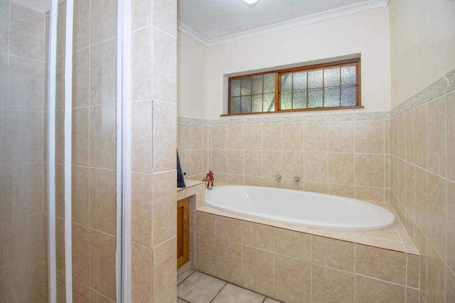 To Let 4 Bedroom Property for Rent in Capri Western Cape